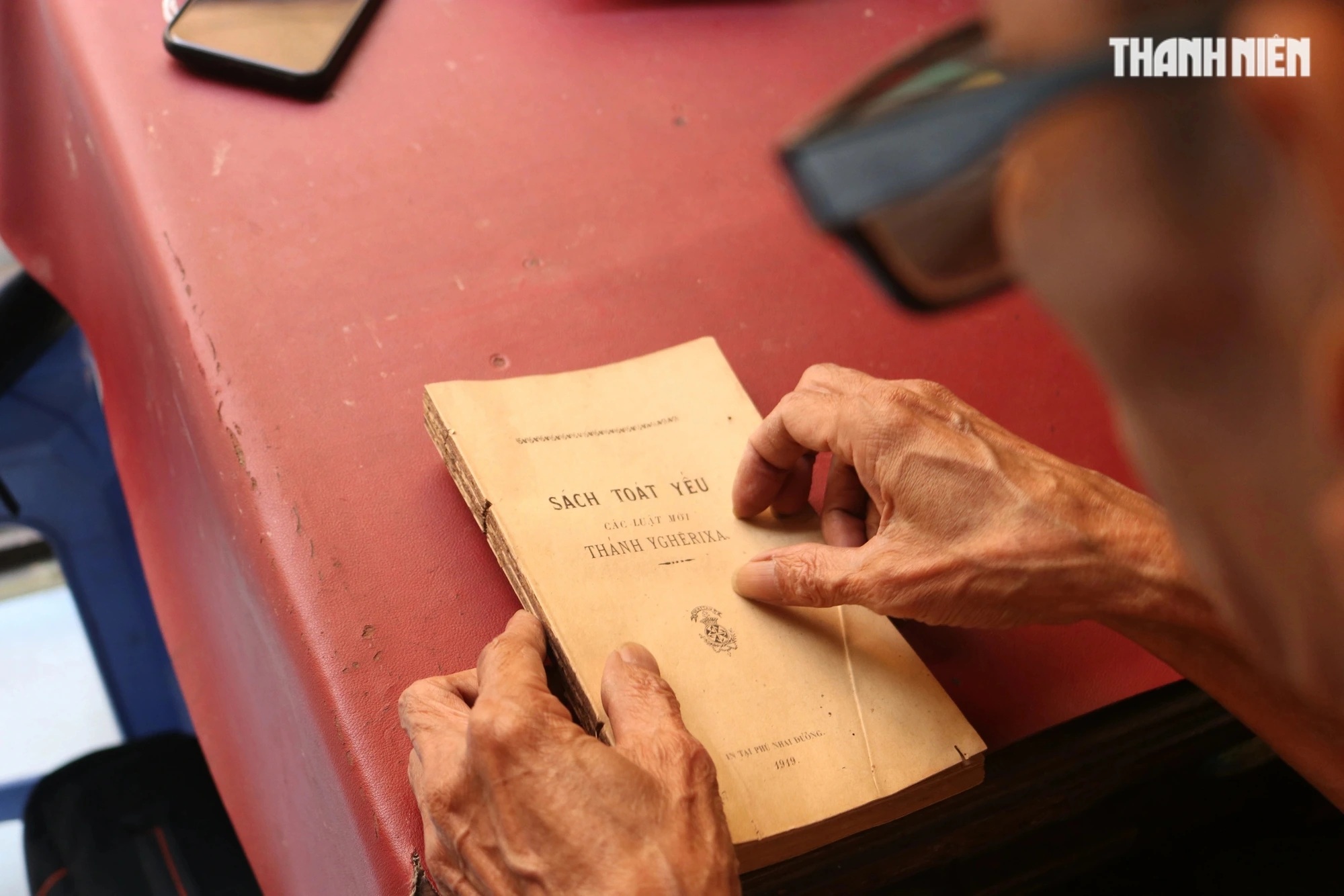 Phục chế sách cũ 